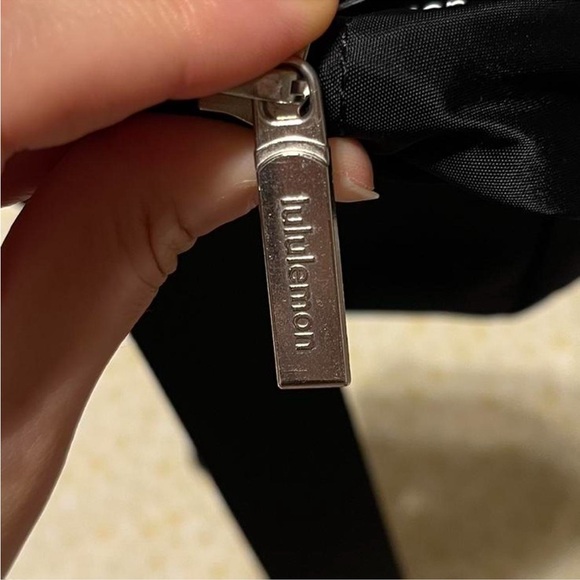 Lululemon Athletica Black Everywhere Belt Bag - Picture 3 of 6